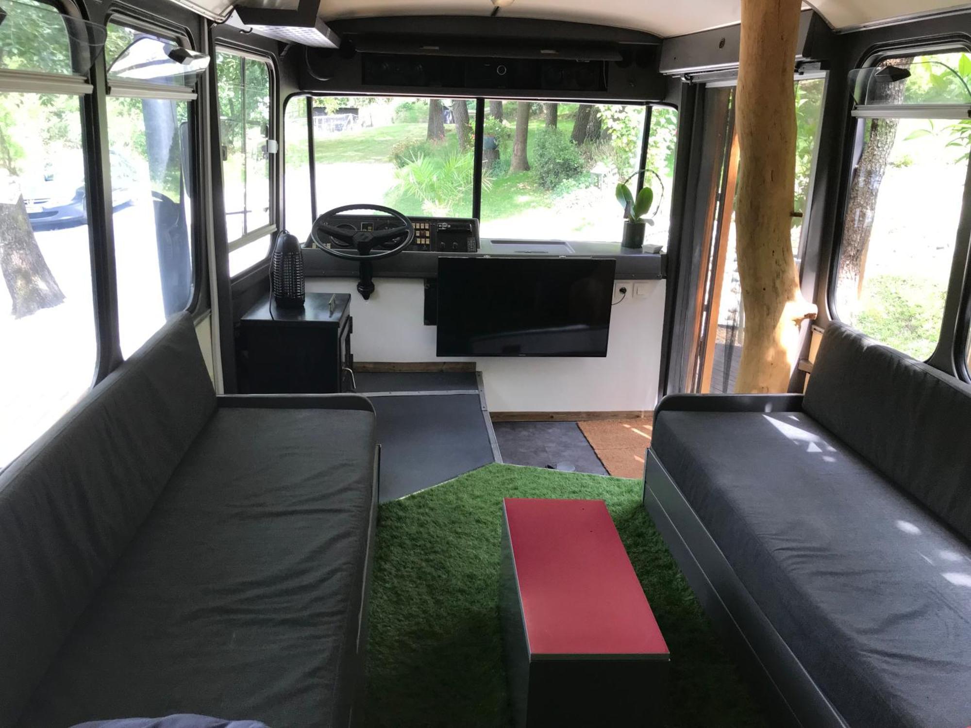 Bus Atypique Au Bord Du Canal Du Midi Et Au Coeur D'Une Foret 2 Chambres Villepinte  Dış mekan fotoğraf