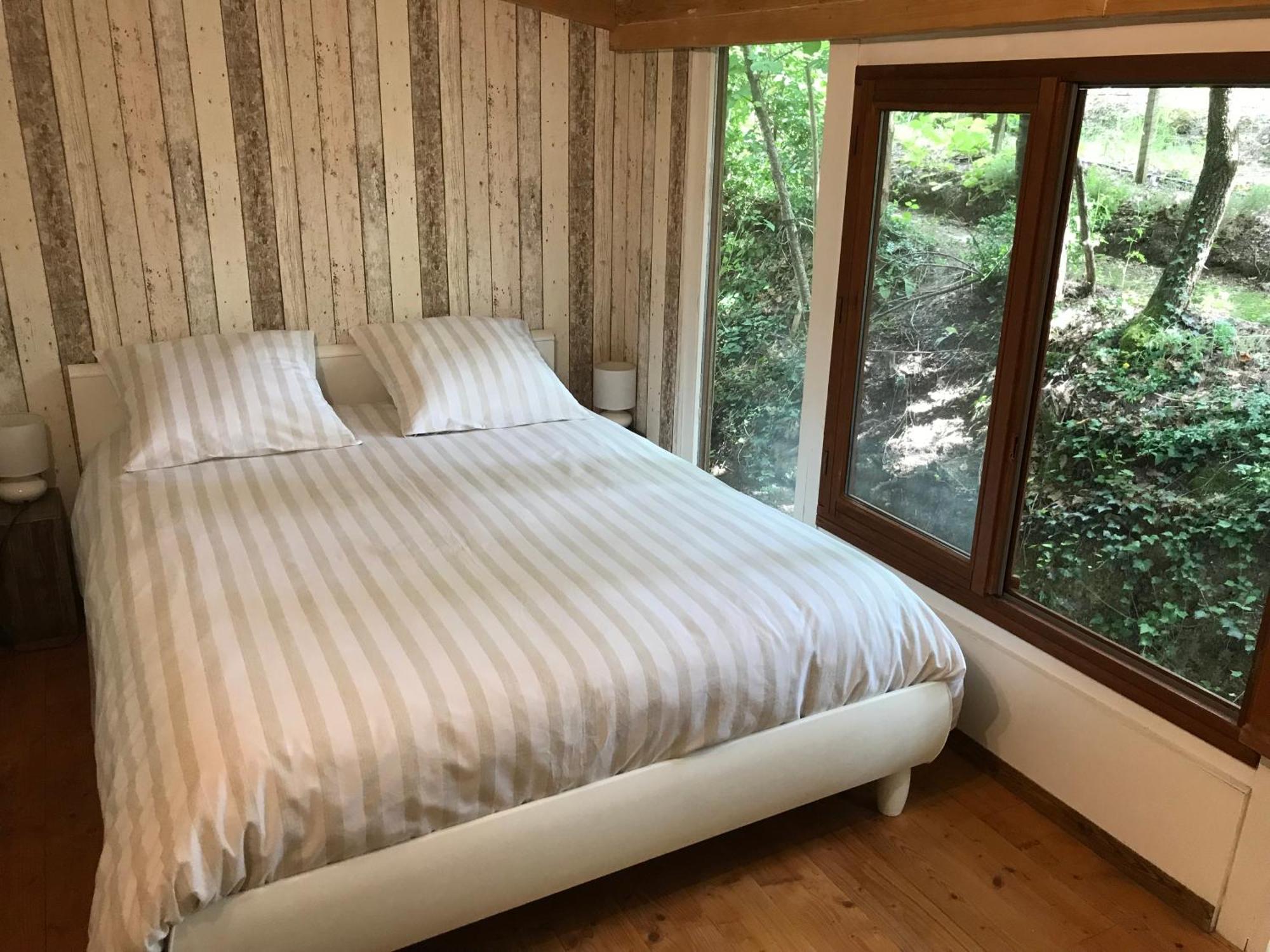 Bus Atypique Au Bord Du Canal Du Midi Et Au Coeur D'Une Foret 2 Chambres Villepinte  Dış mekan fotoğraf